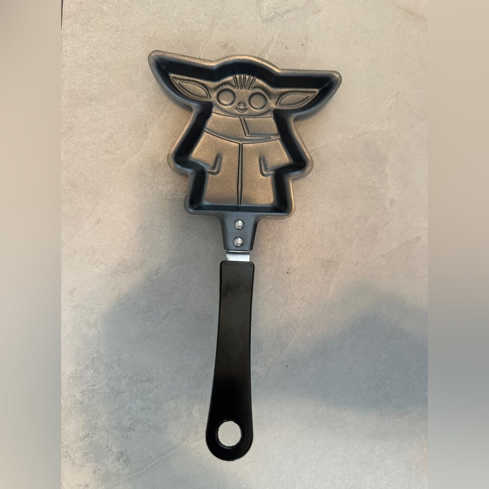 Disney Star Wars Grogu Baby Yoda Mandalorian Pancake Mini Skillet Mold Non-Stick
